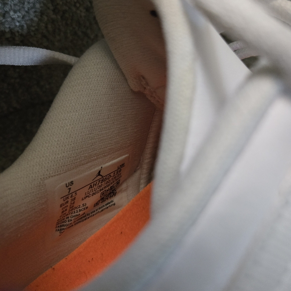 Jordan 11 Retro Low - Picture 6 of 6